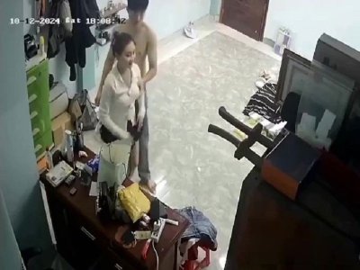 Chồng vắng nhà vợ được bồ tặng váy rồi làm luôn nháy